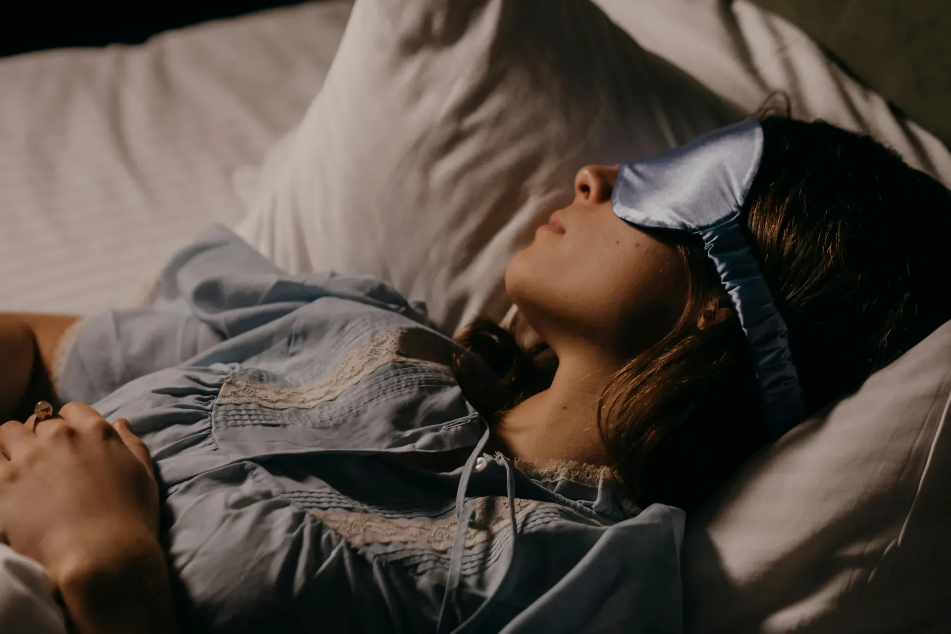 Calm dark-blue gradient evoking a quiet bedroom at night with soft ambient light